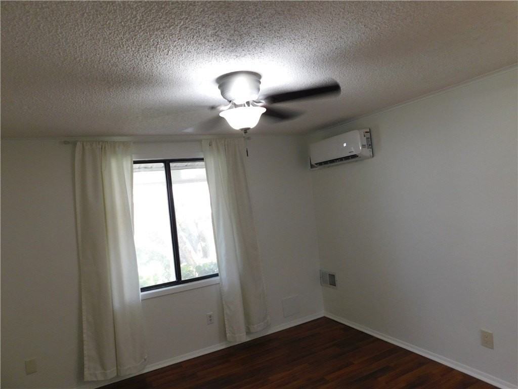 557 7th Pl - Photo 7 of 12
