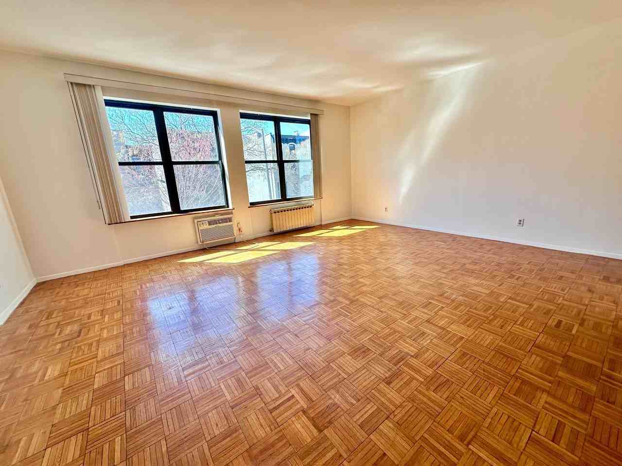 657 Warren St Apt 2b - Photo 2 of 15