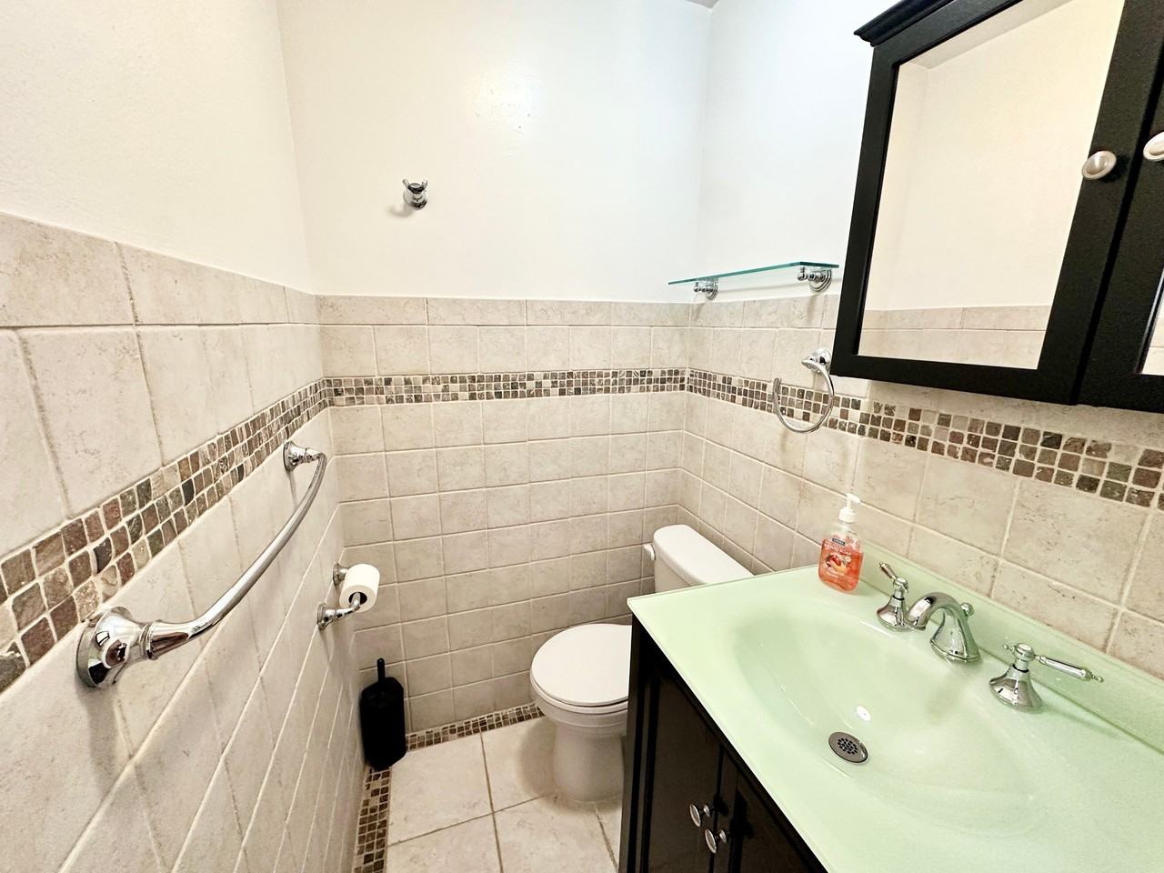 657 Warren St Apt 2b - Photo 5 of 15