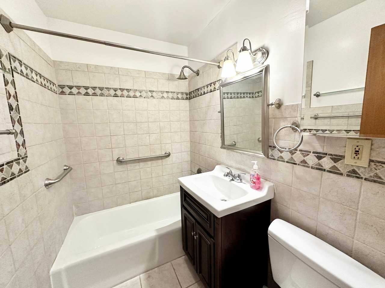 657 Warren St Apt 2b - Photo 6 of 15