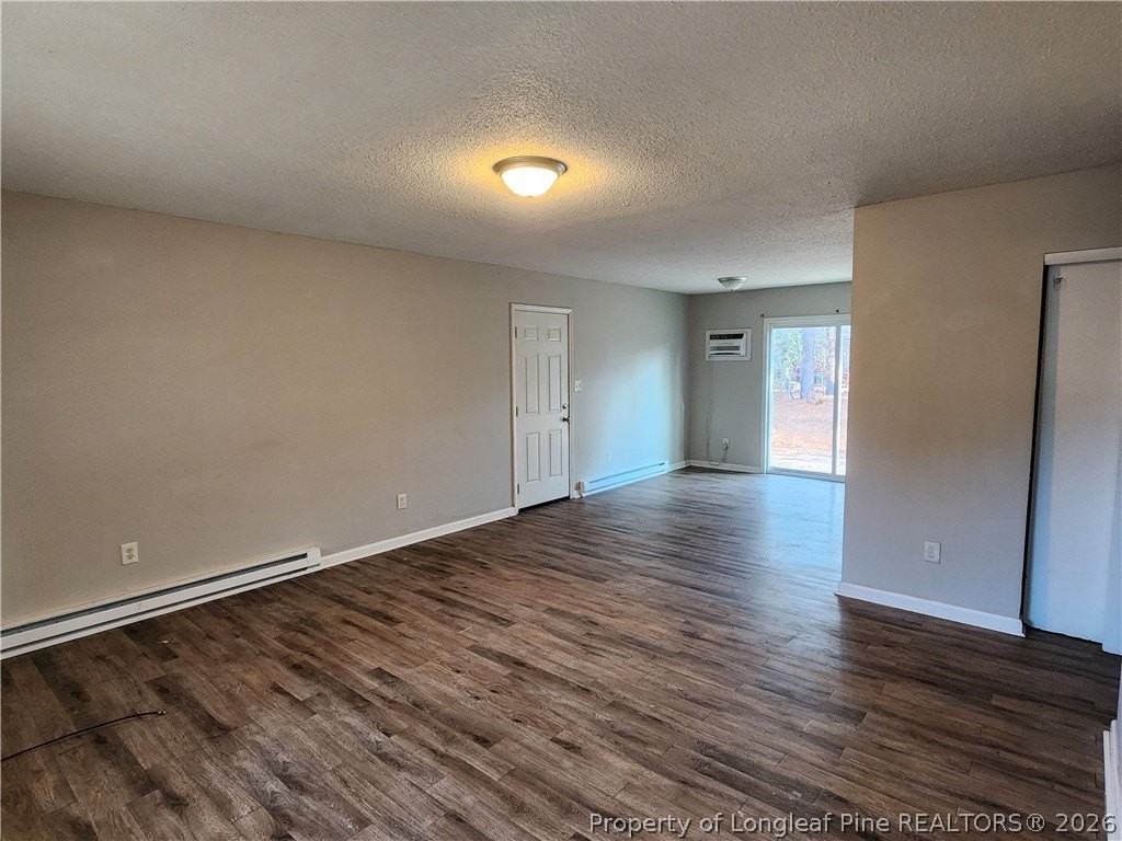 408 Sheila St - Photo 3 of 16