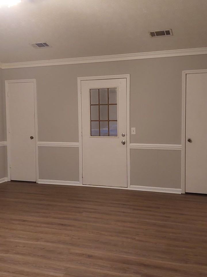 3062 Viking Dr - Photo 2 of 15