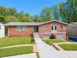 featured image of 995 Fleetwood Cir Sw