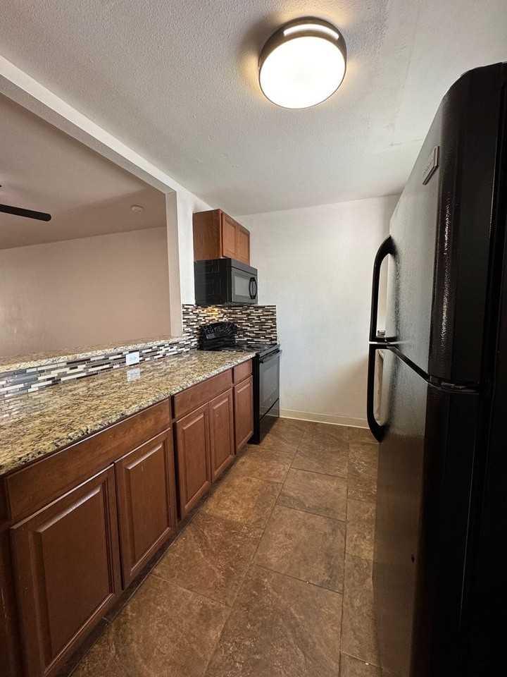 Sahara Suites Apartments - Photo 4 of 26