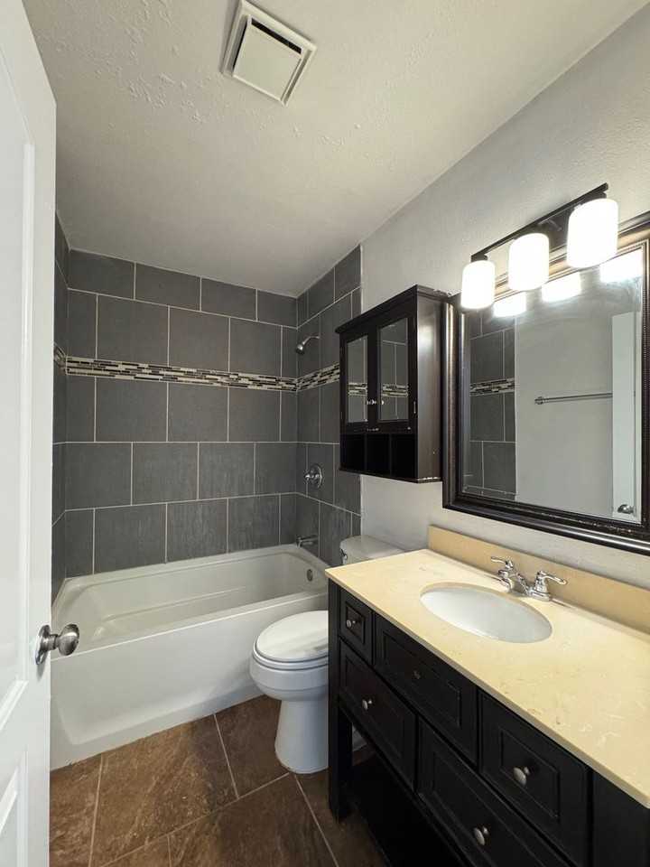 Sahara Suites Apartments - Photo 7 of 26