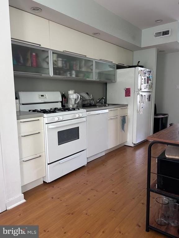 1112 Locust St #2 - Photo 5 of 10