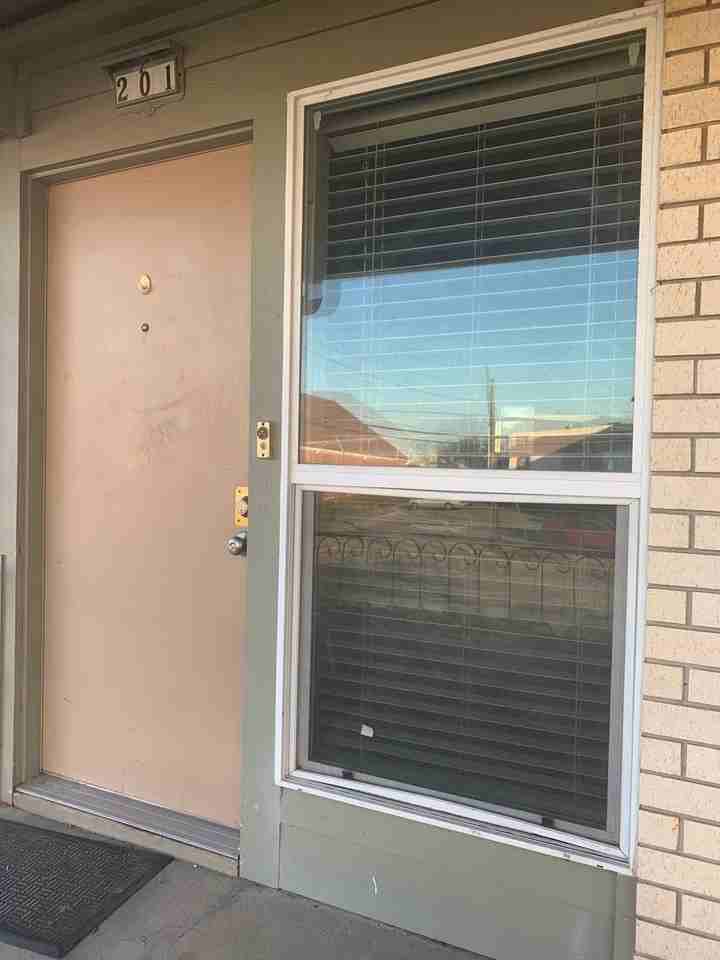 304 Smith St - Photo 2 of 10