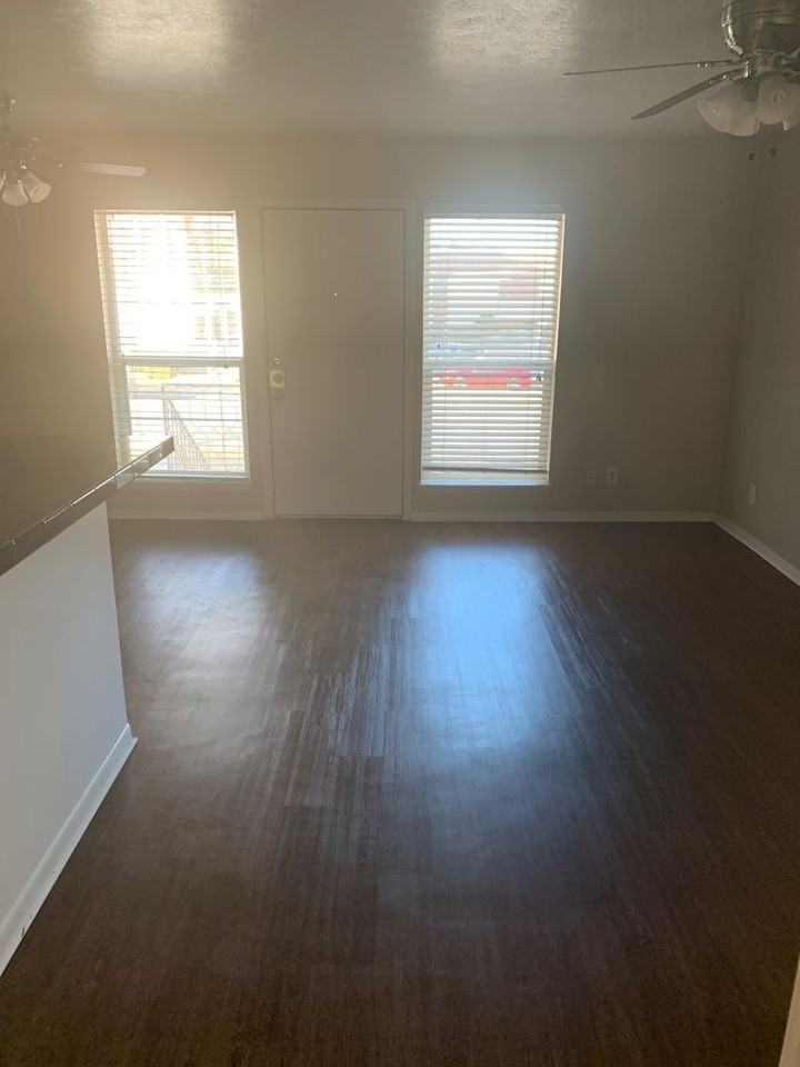 304 Smith St - Photo 6 of 10