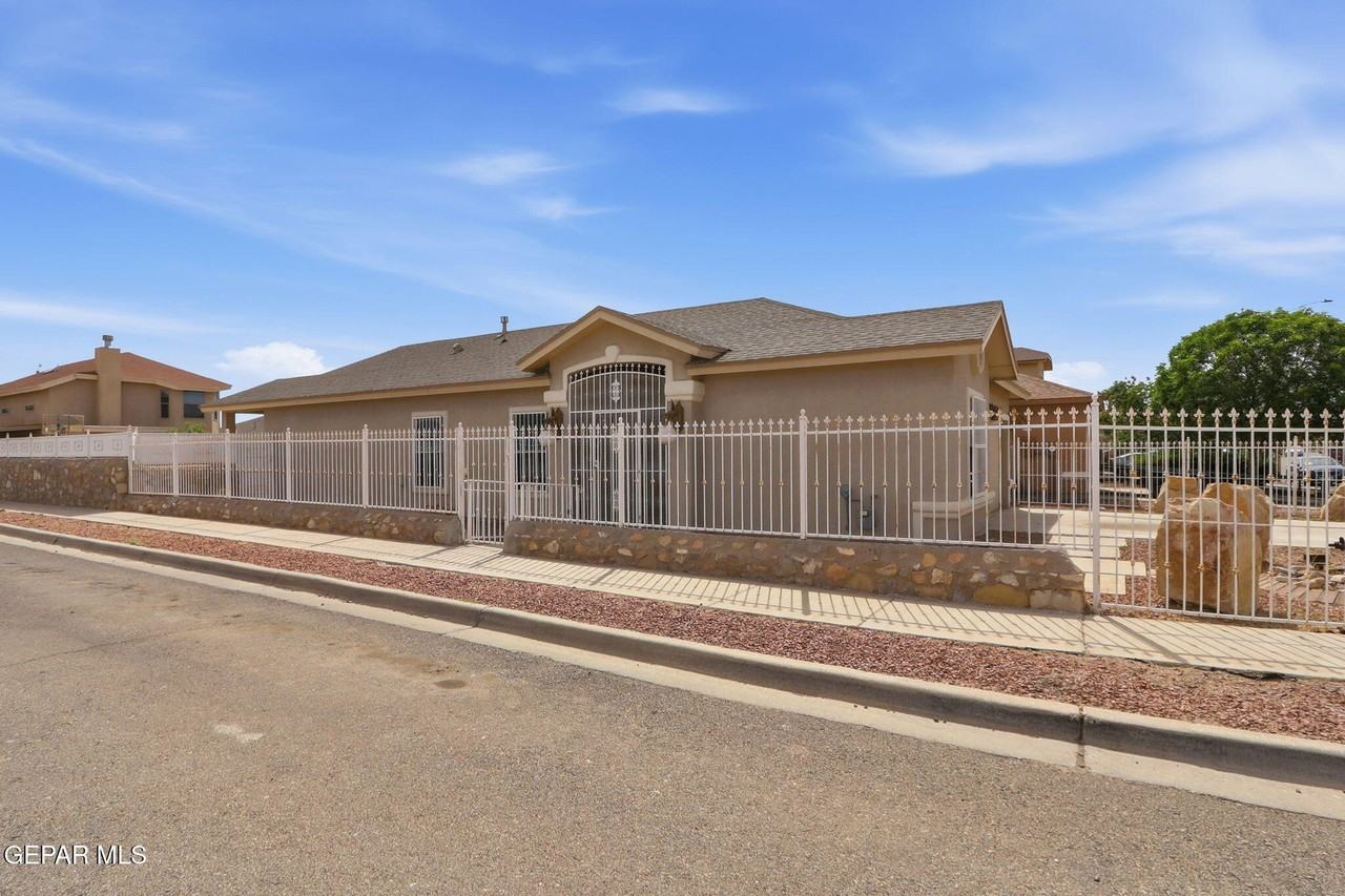 13020 Stonington Ln - Photo 2 of 40