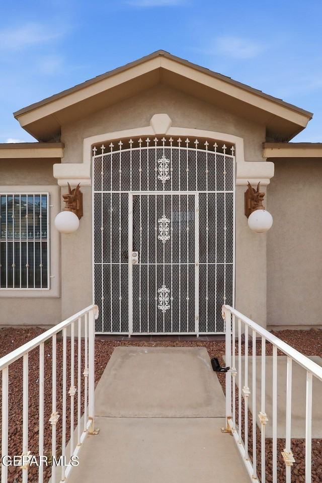 13020 Stonington Ln - Photo 4 of 40