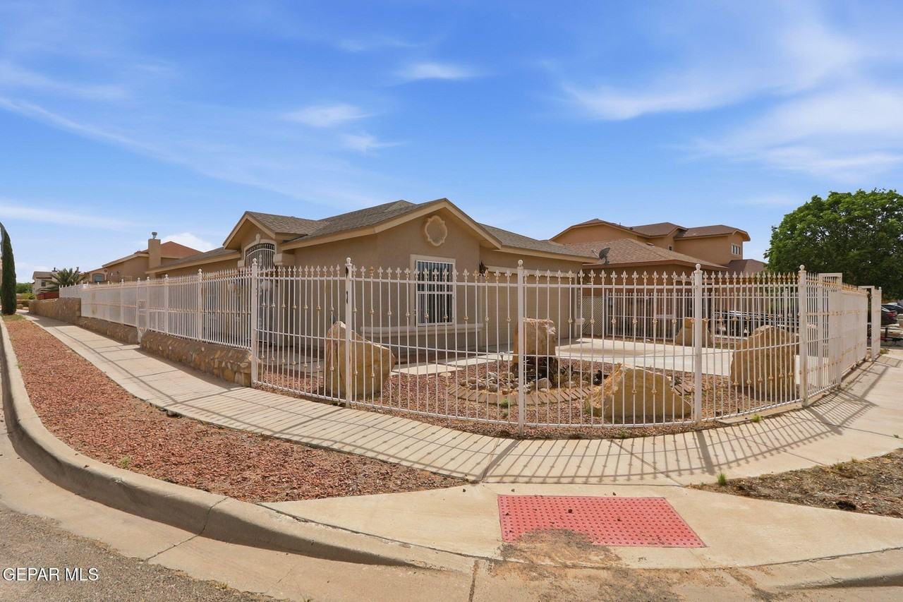 13020 Stonington Ln - Photo 6 of 40