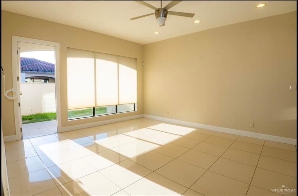 1220 E Agusta Ave - Photo 4 of 17