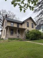 featured image of 201 Oak St