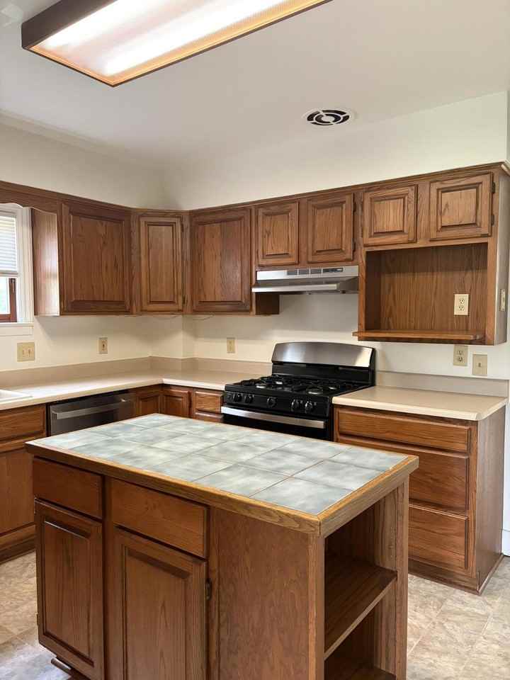 201 Oak St - Photo 3 of 21
