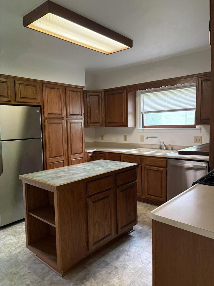 201 Oak St - Photo 4 of 21