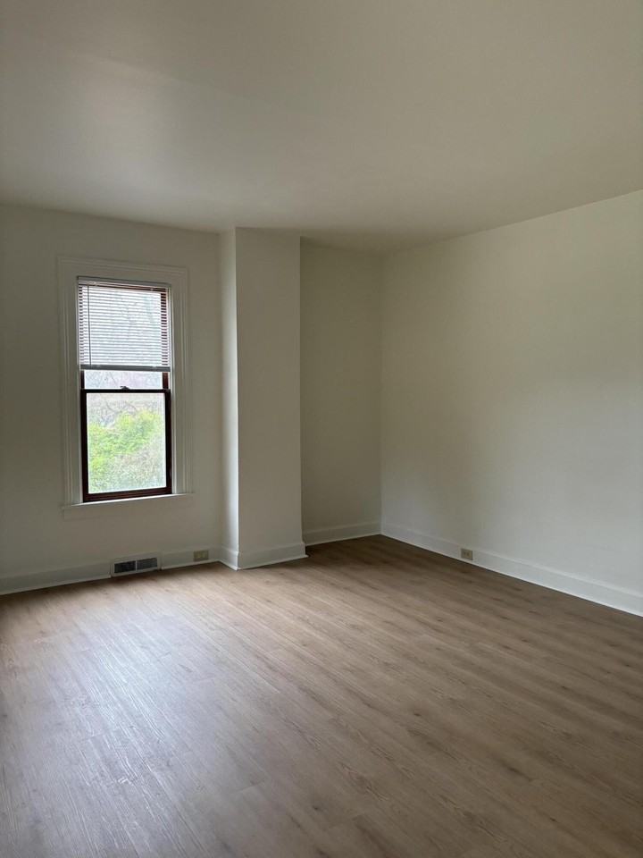 201 Oak St - Photo 6 of 21