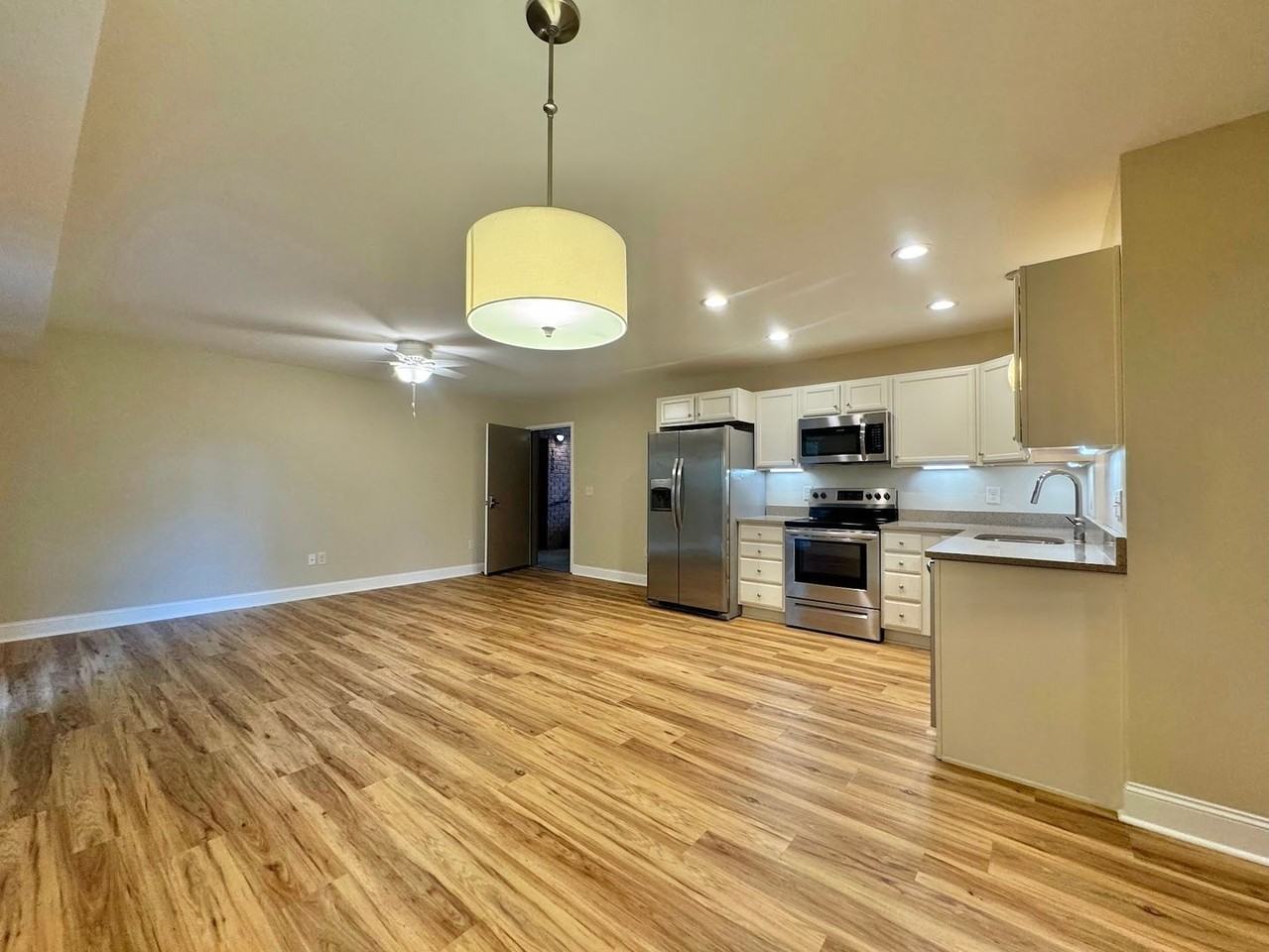 106 S Anderson St - Photo 3 of 11