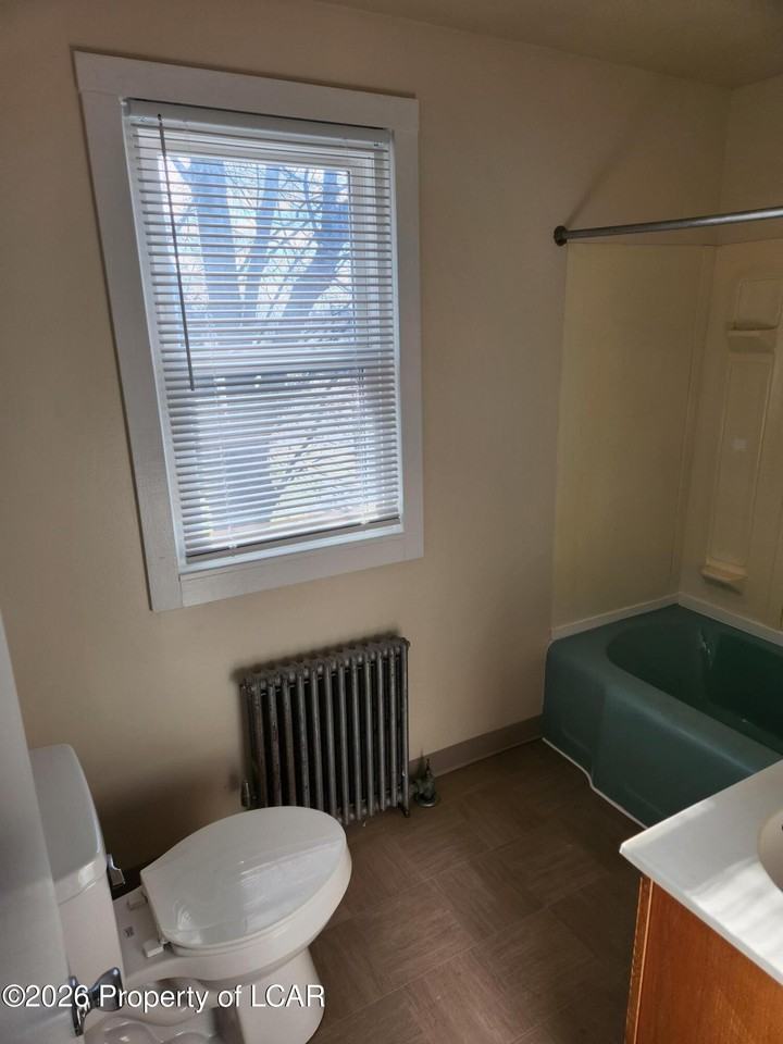 703 E Northampton St - Photo 3 of 8