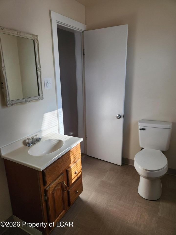 703 E Northampton St - Photo 5 of 8