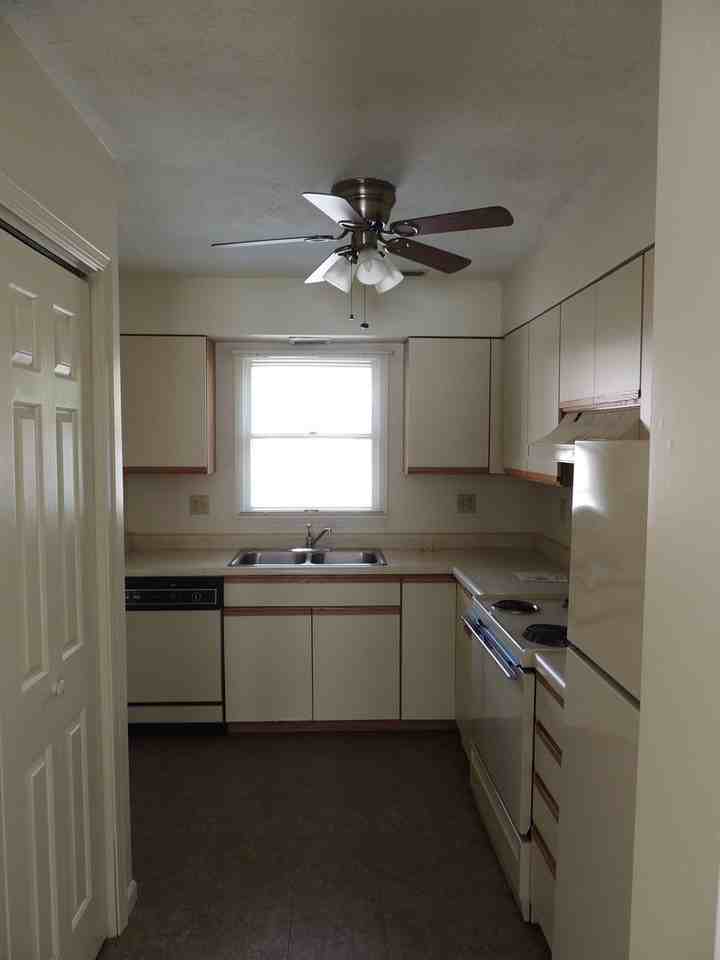 122 Alderman Dr - Photo 4 of 5