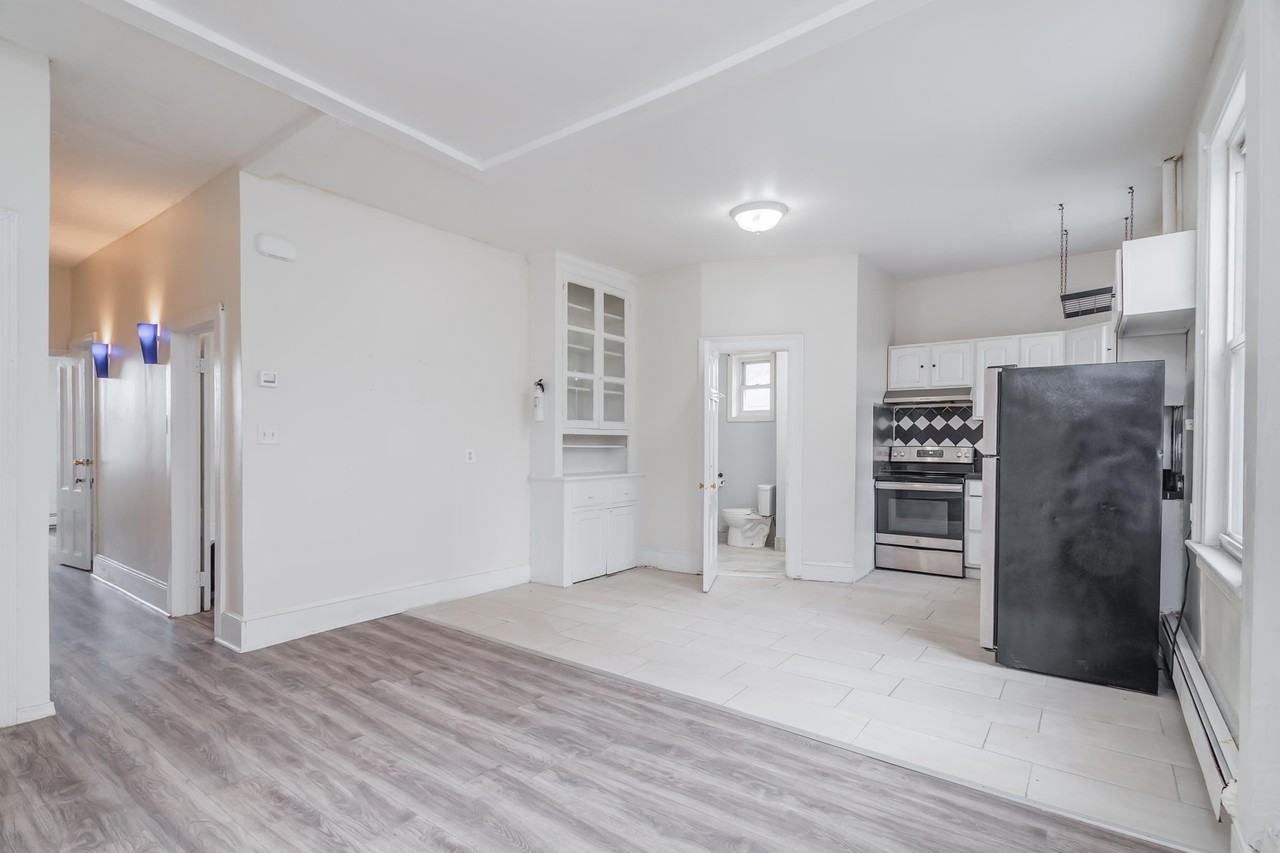 37 Pamrapo Ave #2 - Photo 3 of 13