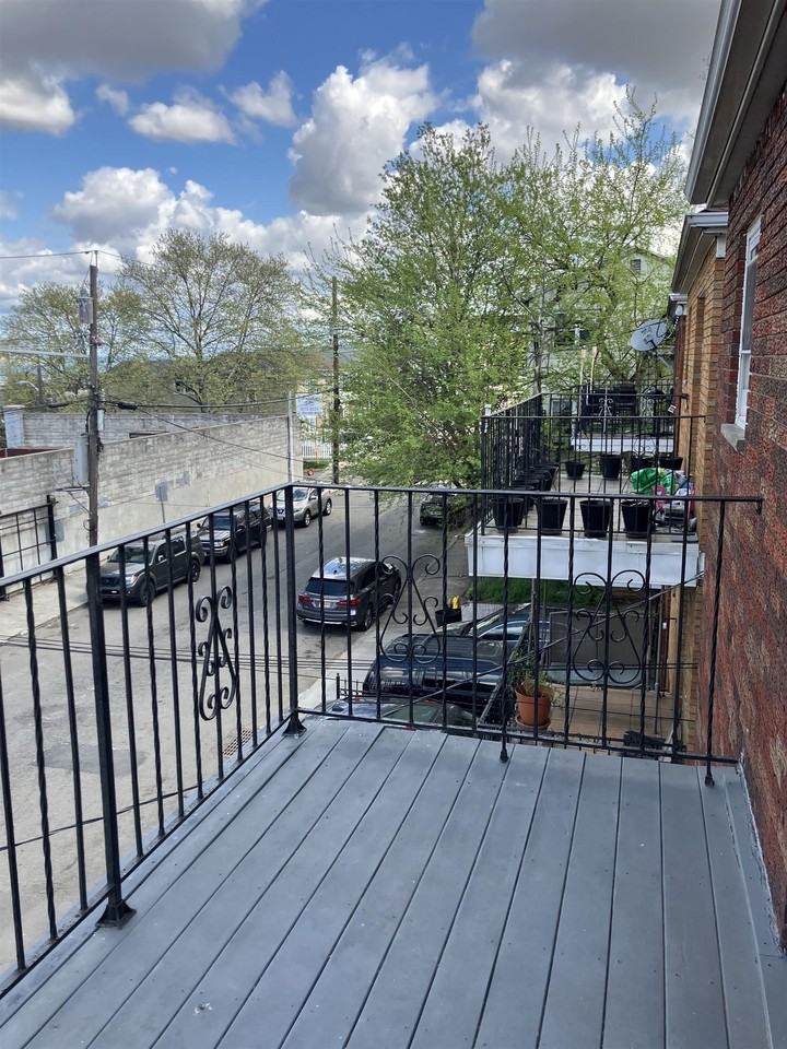 16 Western Ave #3 - Photo 6 of 14