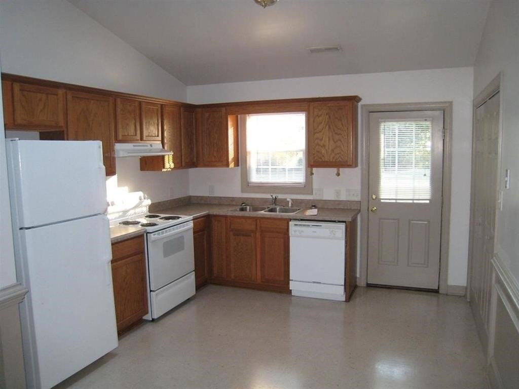 137 Starling Rd ## 1 - Photo 2 of 8