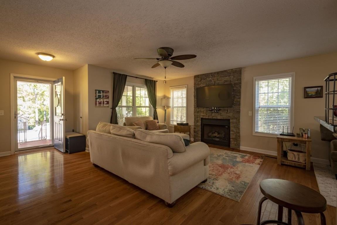 440 Spring Lake Dr - Photo 6 of 32