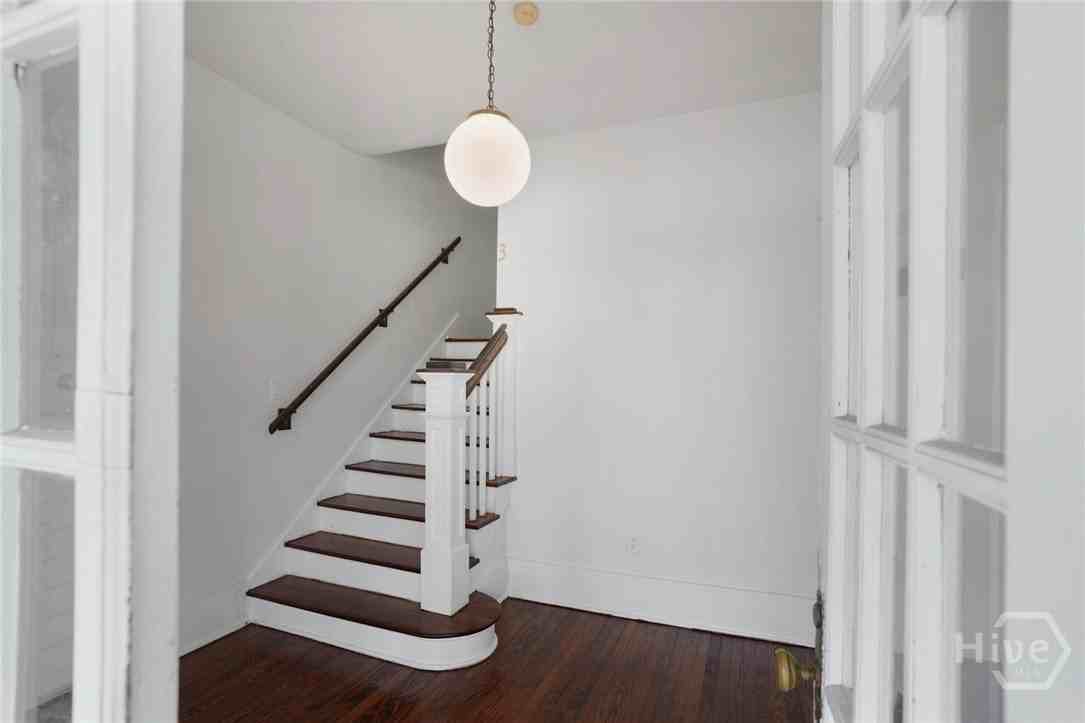 537 Maupas Ave #3 - Photo 3 of 21