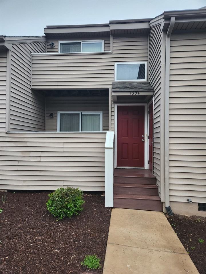 1394 Bradley Dr - Photo 5 of 41