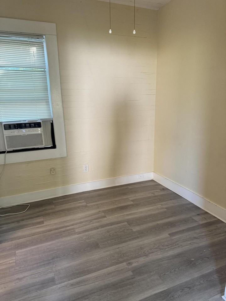 1120 Washington St #SU - Photo 4 of 9