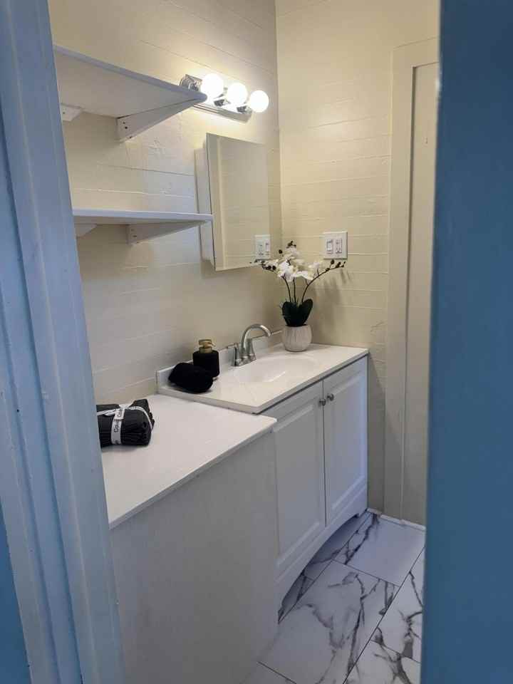 1120 Washington St #SU - Photo 5 of 9