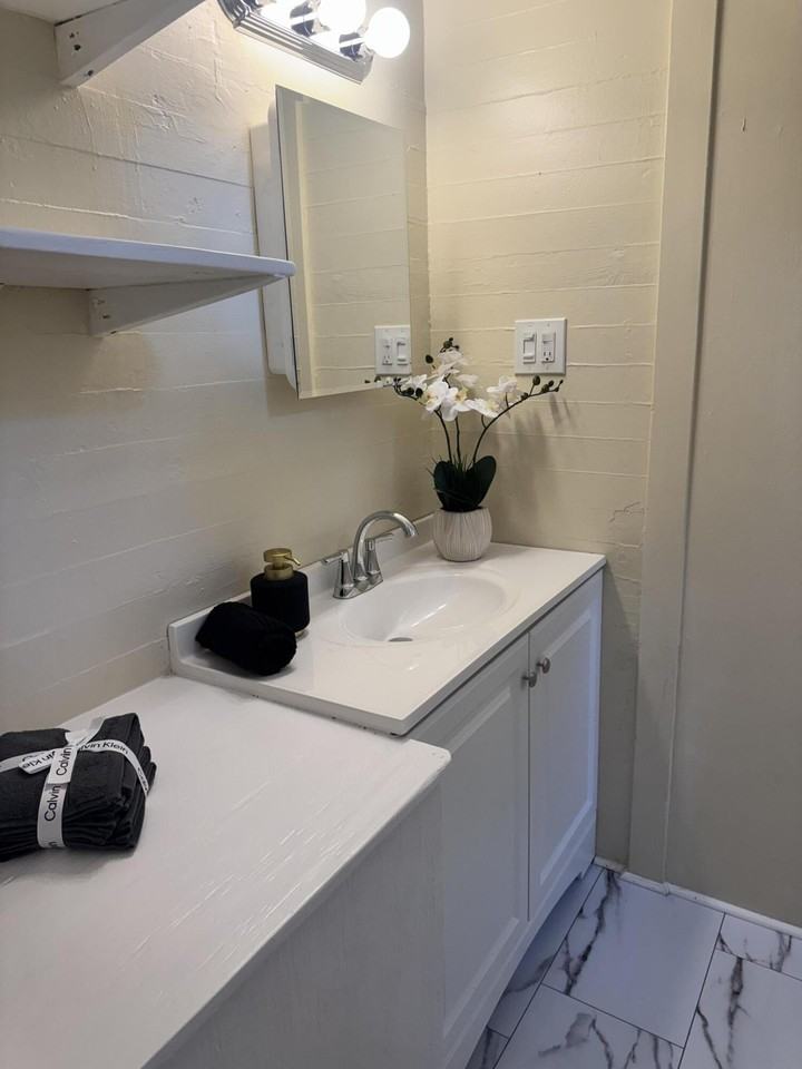 1120 Washington St #SU - Photo 6 of 9