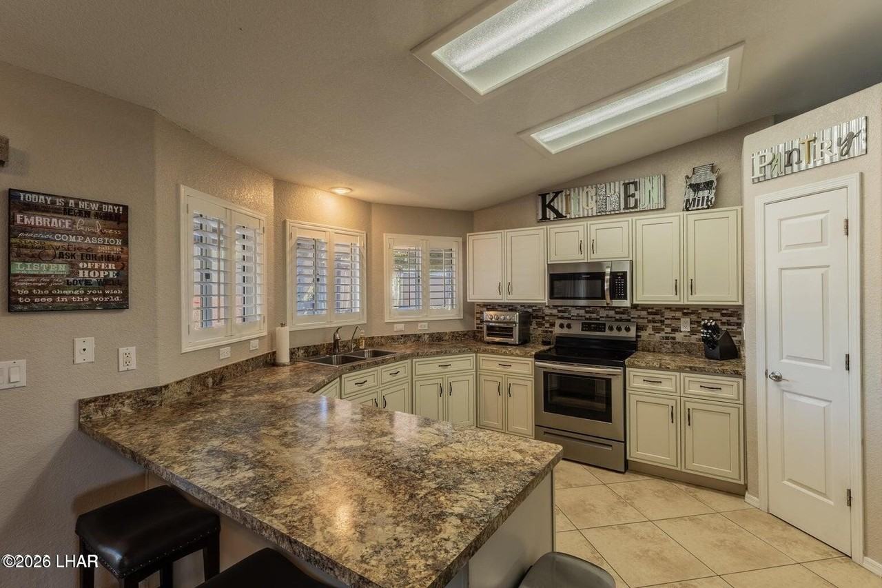 3117 Chemehuevi Blvd - Photo 3 of 25