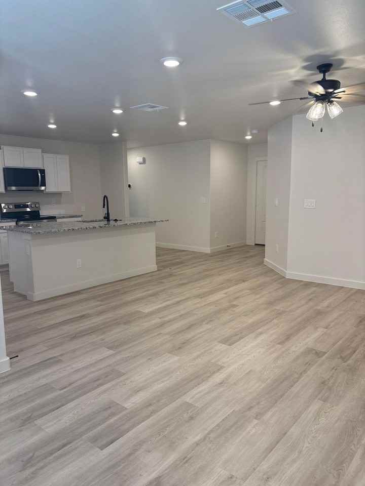 5711 Colgate St - Photo 3 of 11