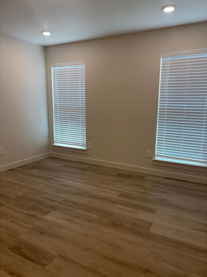 5711 Colgate St - Photo 4 of 11