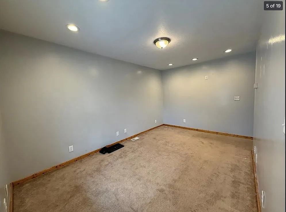 635 Valley Street - Photo 3 of 7