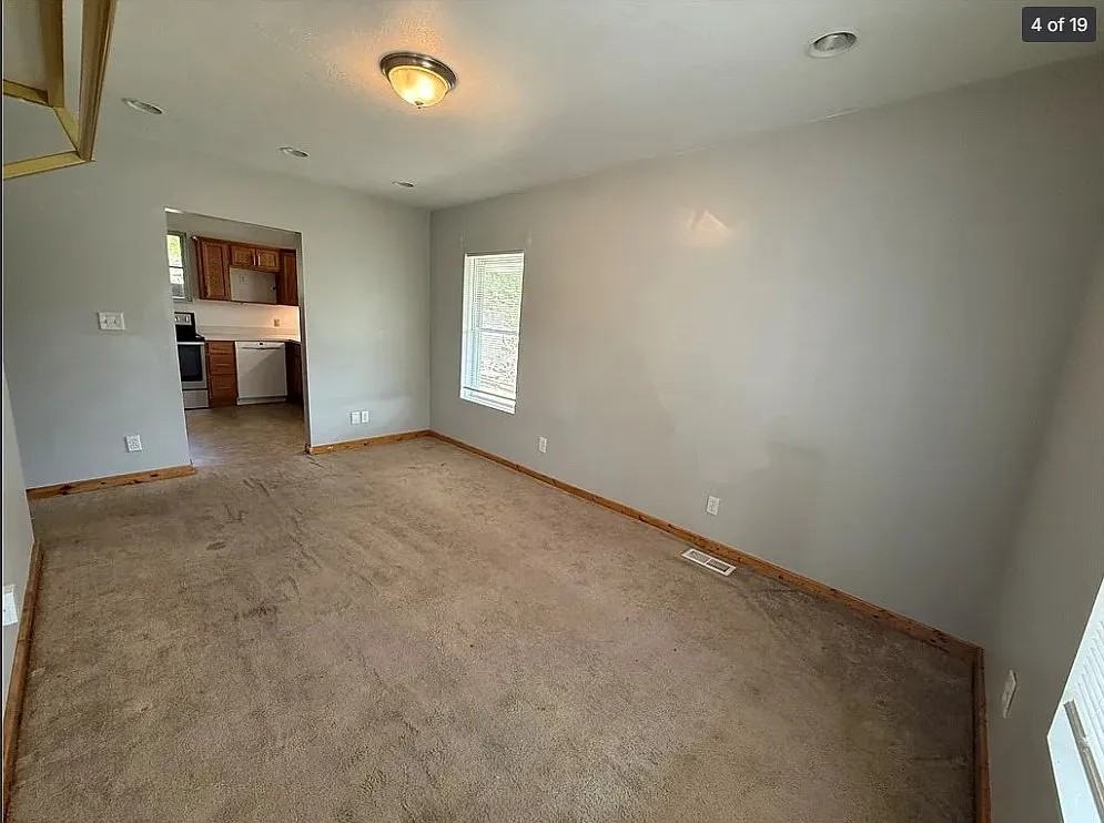 635 Valley Street - Photo 4 of 7