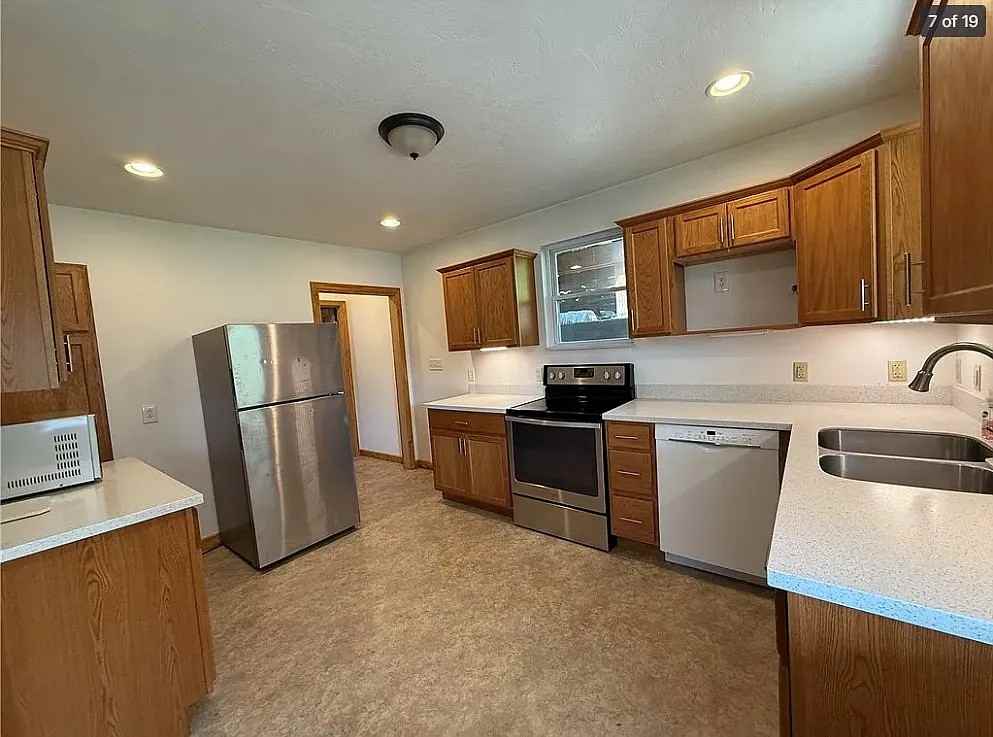 635 Valley Street - Photo 6 of 7
