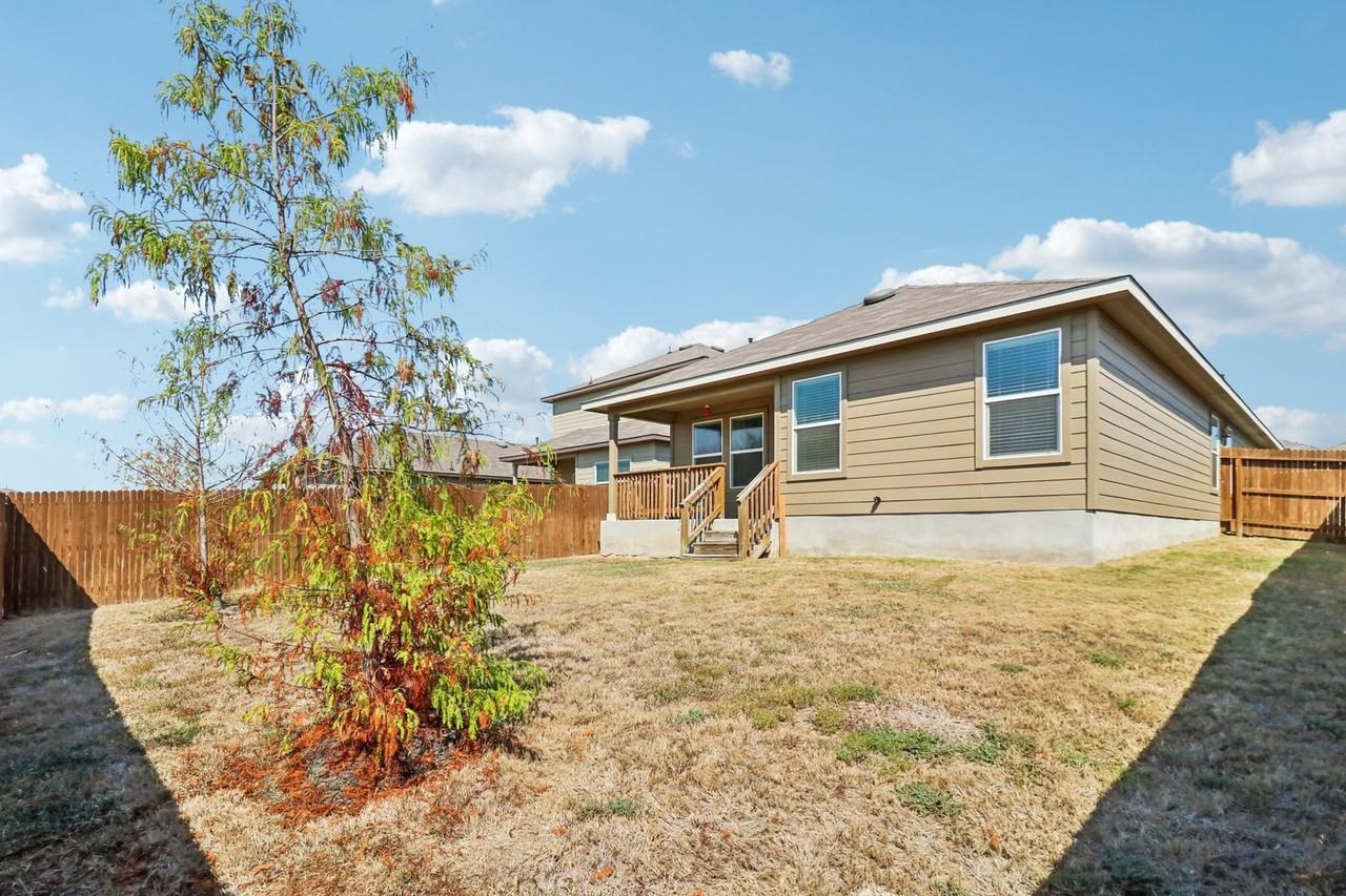 4042 Bay Leaf Loop - Photo 3 of 19