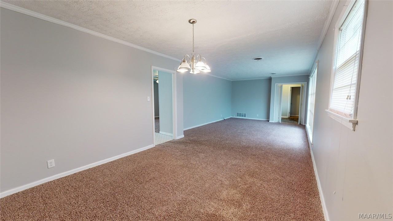 3252 Cheltenham Dr - Photo 4 of 23