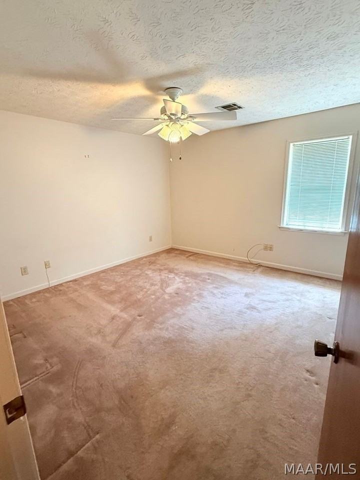 710 Summer Ln - Photo 4 of 17