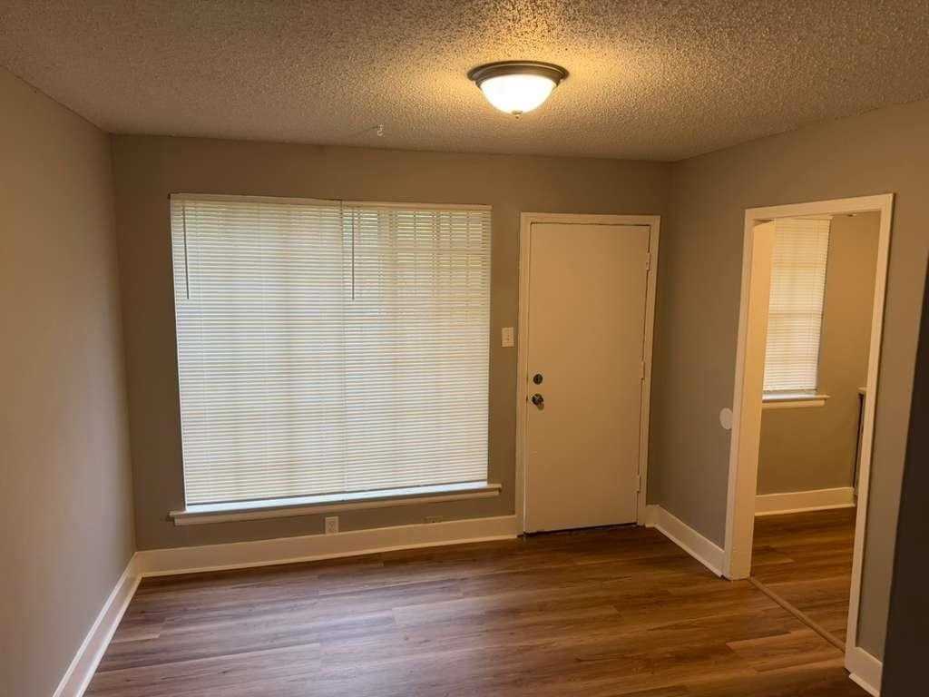 1010 University St - Photo 2 of 17