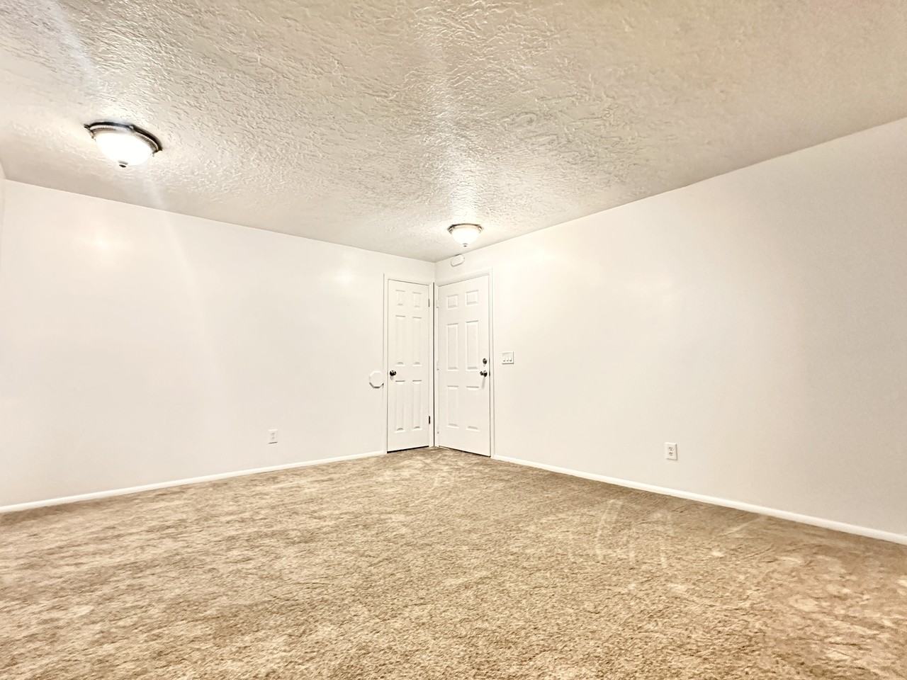 265 E 8880 S #7 - Photo 4 of 25