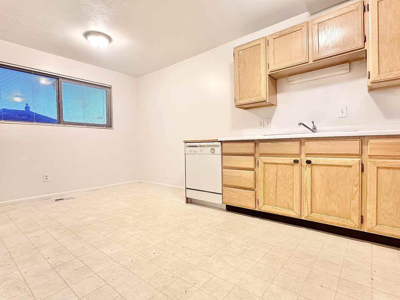 265 E 8880 S #7 - Photo 7 of 25