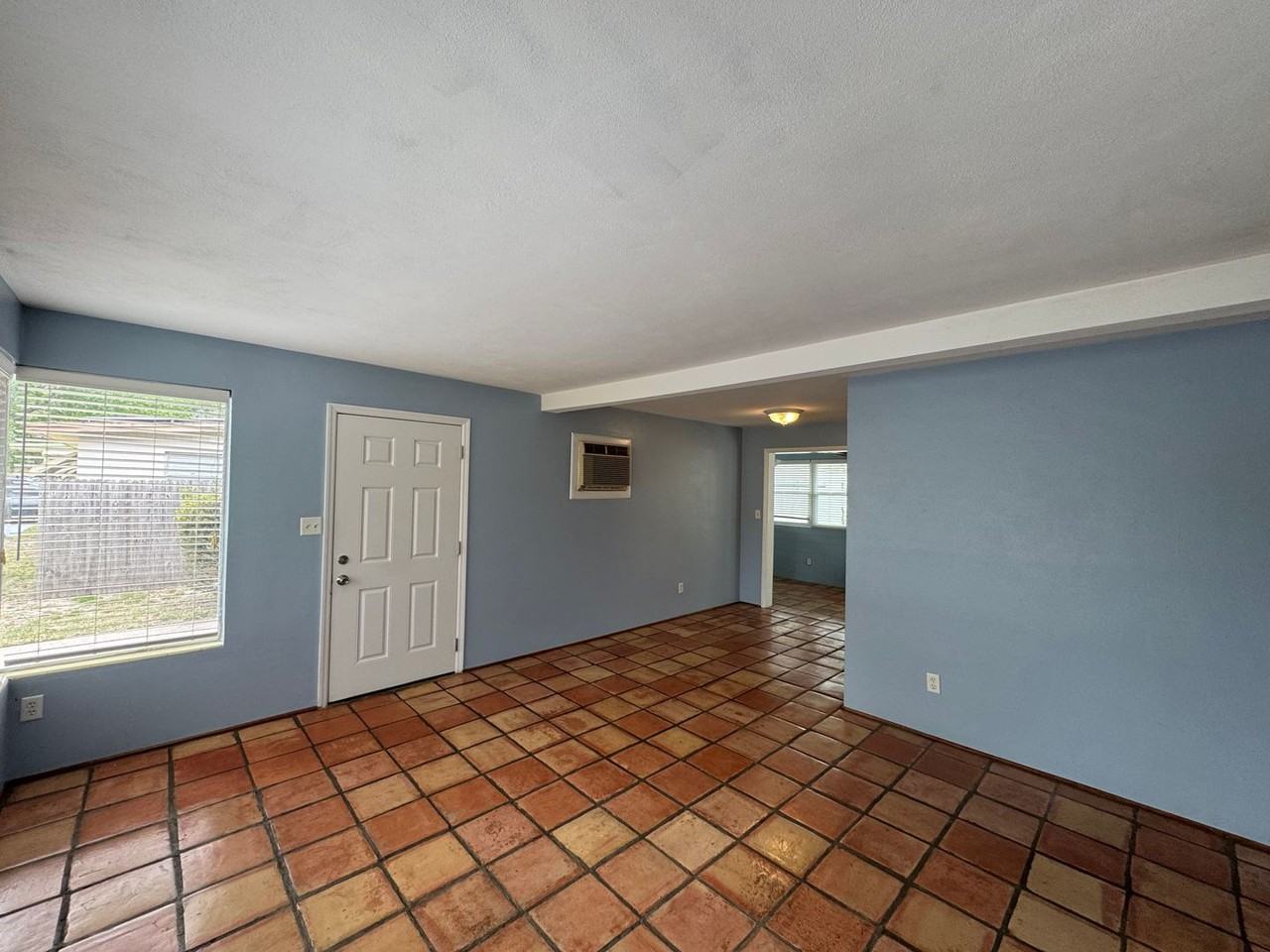 619 Santa Fe Ln - Photo 3 of 21