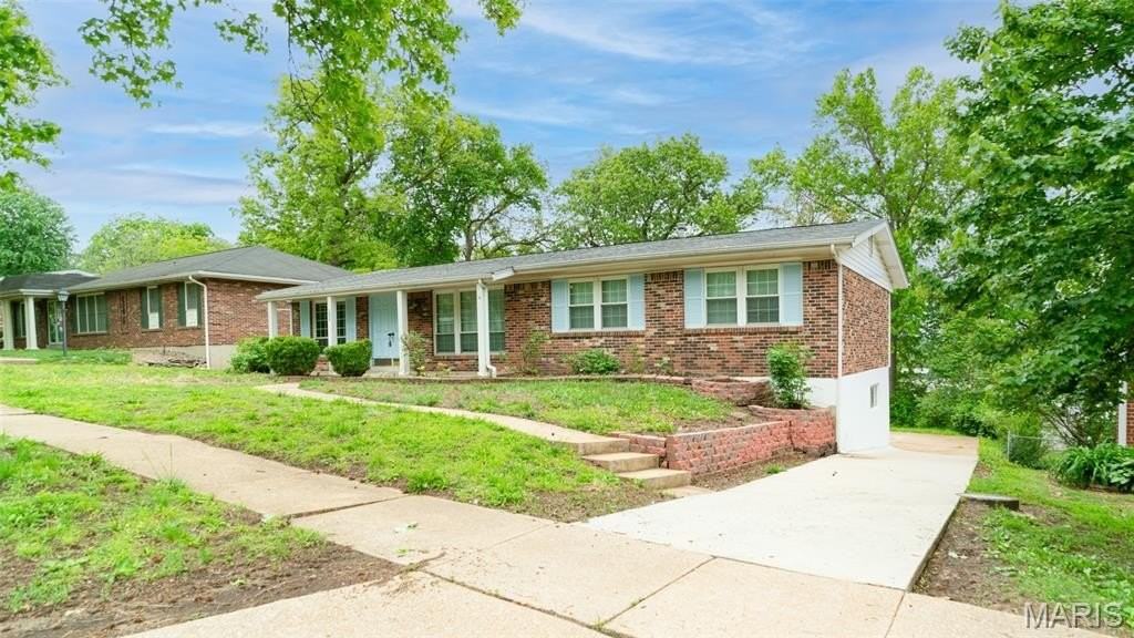 1226 Wissmann Dr - Photo 2 of 20