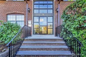 featured image of 812 Green Hollow Dr