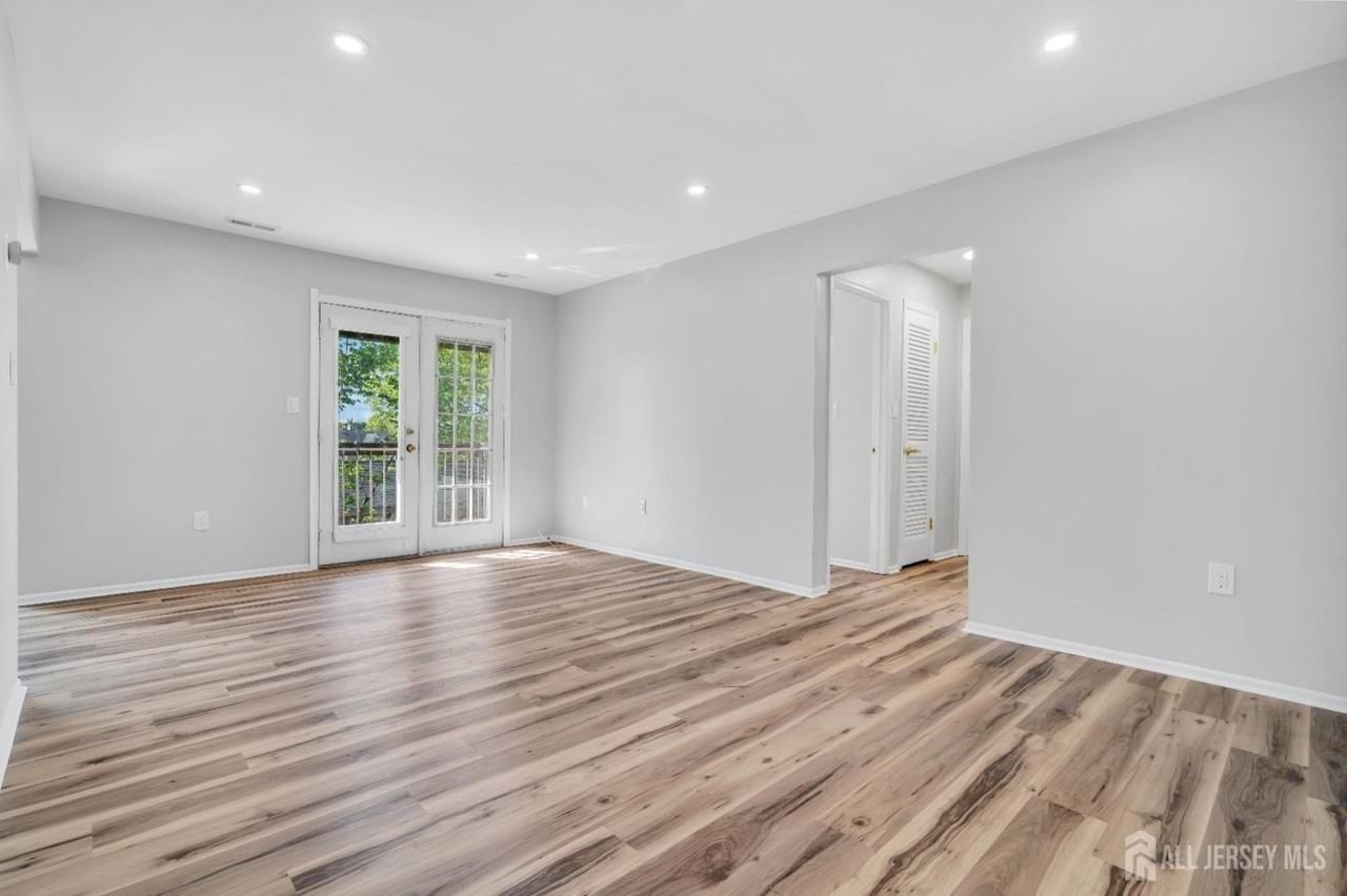 812 Green Hollow Dr - Photo 5 of 30