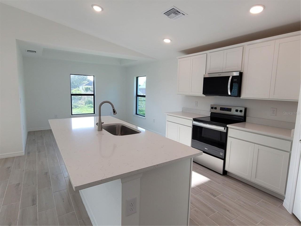 6305 Shaw St - Photo 3 of 23
